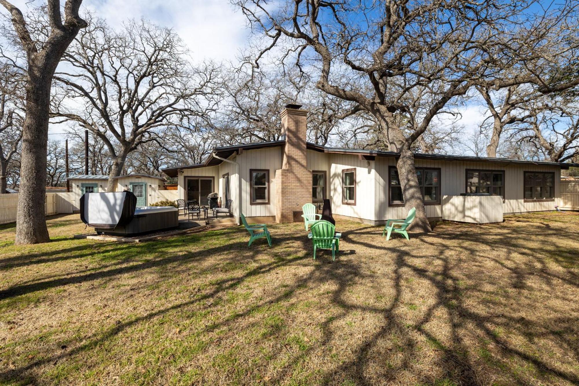 Das Treff Platz- The Gathering Place - Hot Tub! Villa Fredericksburg Exterior photo