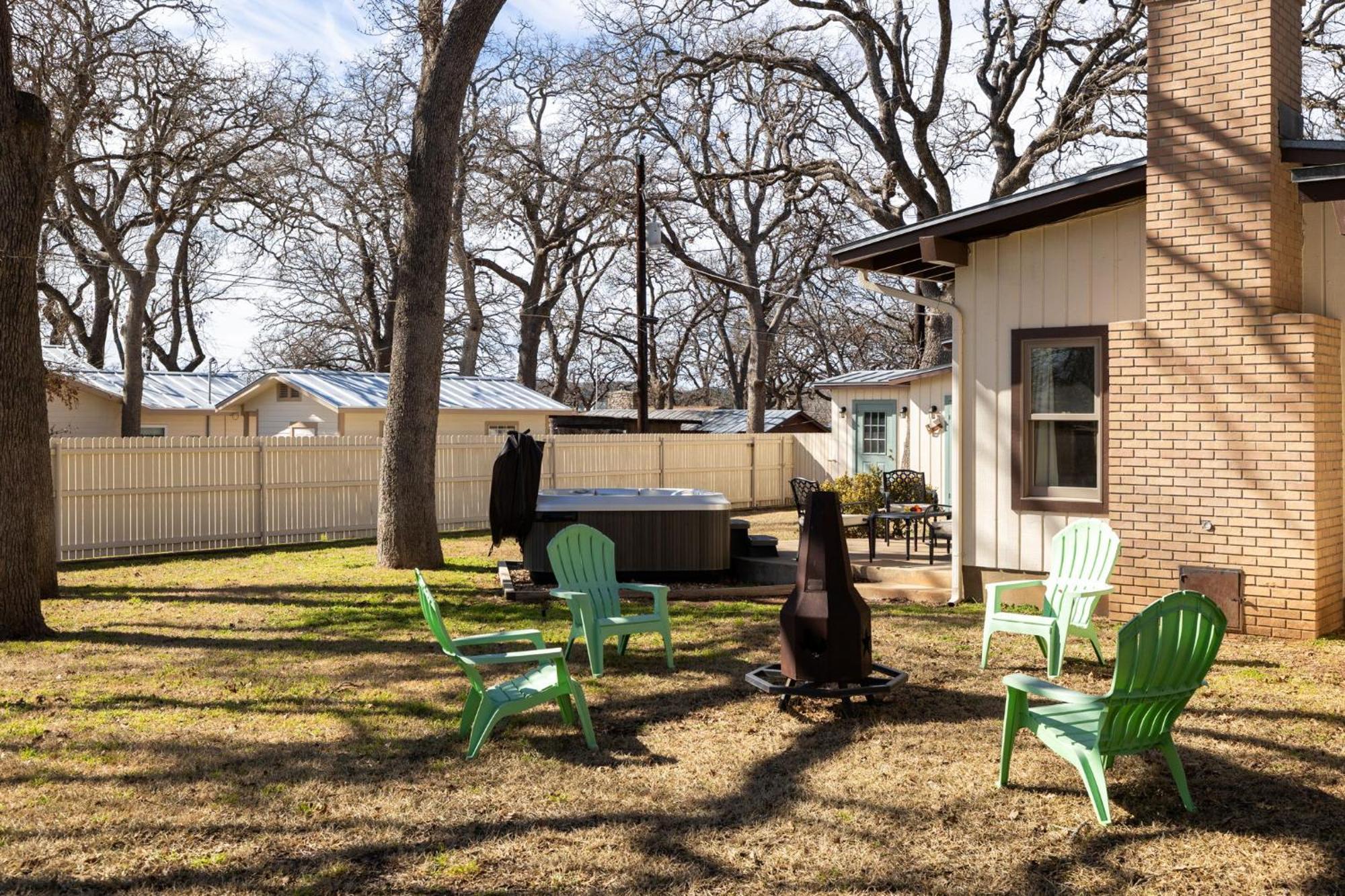 Das Treff Platz- The Gathering Place - Hot Tub! Villa Fredericksburg Exterior photo