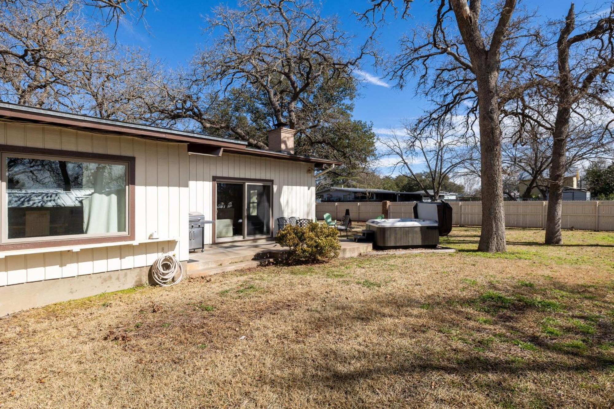 Das Treff Platz- The Gathering Place - Hot Tub! Villa Fredericksburg Exterior photo